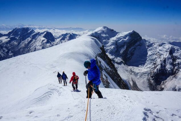 تور ﺻﻌﻮد ﻗﻠﻪ ﻣﺮاﭘﯿﮏ Mera peak climb